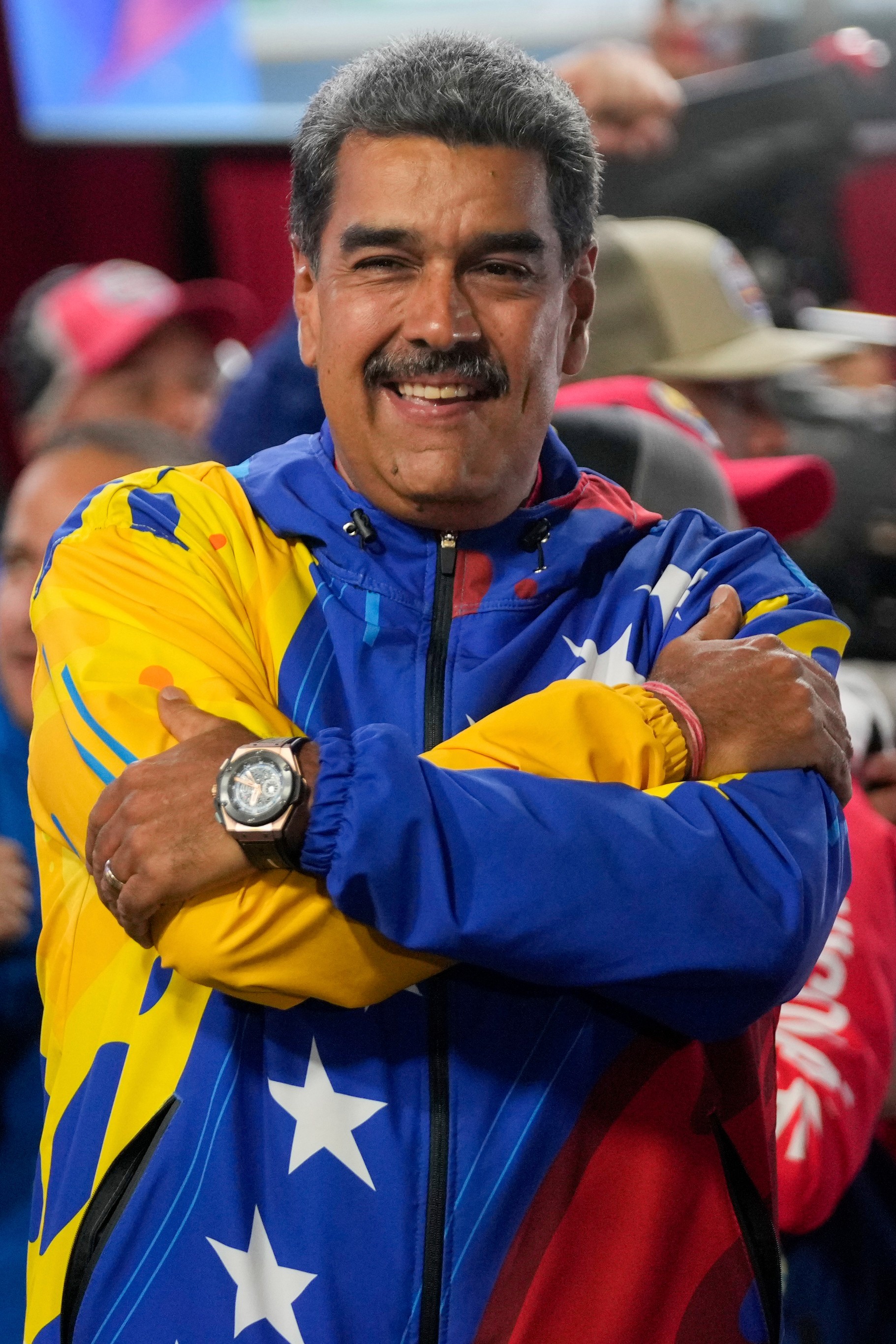 Venezuelský prezident Nicolás Maduro sa prihovára svojim priaznivcom zhromaždeným pred prezidentským palácom.