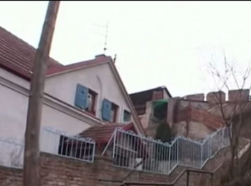 Glumac sa suprugom SAZIDAO KUĆU GDE JE NEKADA BILA DEPONIJA, evo kako je došao na ideju koja je na prvu delovala neizvodljivo! 