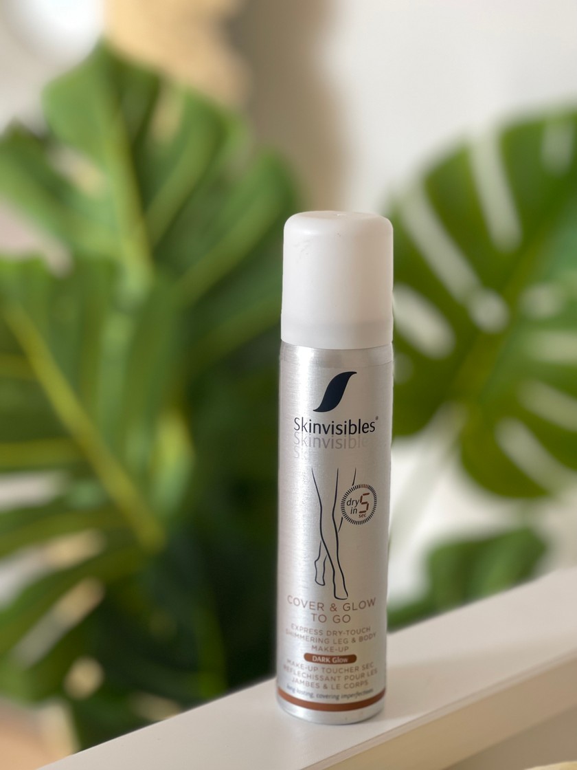 «Cover & Glow to go»-Spray von Skinvisibles für 20 Franken (75 ml). Gibt es in zwei Nuancen: «Medium Glow» und «Dark Glow». 