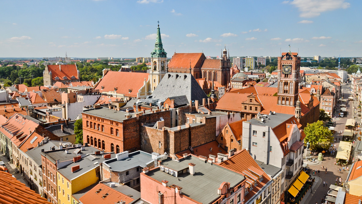 "STOP mowie nienawiści!" - pod takim hasłem spotkało się kilkudziesięciu torunian, by przypomnieć o 95. rocznicy zamachu na prezydenta Gabriela Narutowicza.