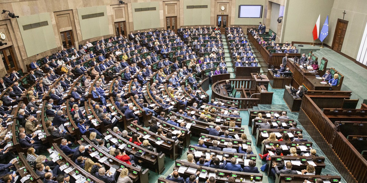 Badani odpowiadali na pytanie: gdyby w najbliższą niedzielę odbywały się wybory do Sejmu, na którą z poniższych partii, bądź koalicji partii, oddał/a/by Pan/i swój głos?