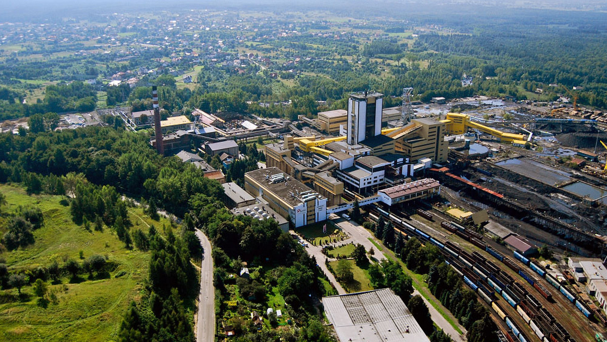 Do wypadku doszło podczas przeglądu rozdzielni elektrycznej, 300 metrów pod ziemią - podała dziś spółka Tauron Wydobycie, do której należy kopalnia. W tym roku to 21. śmiertelny wypadek w polskim przemyśle wydobywczym.