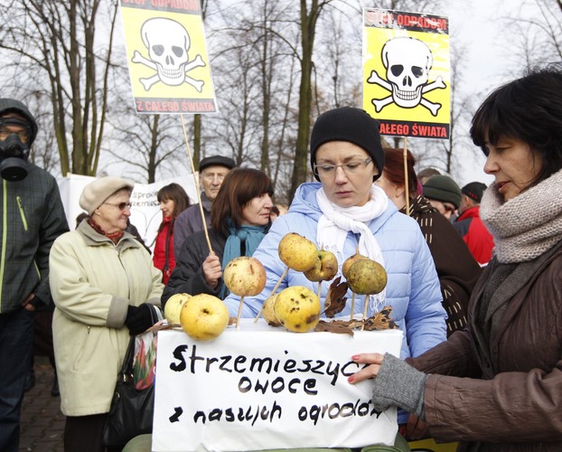 Protest przeciwko utylizacji odpadów z Salwadoru w Dąbrowie Górniczej