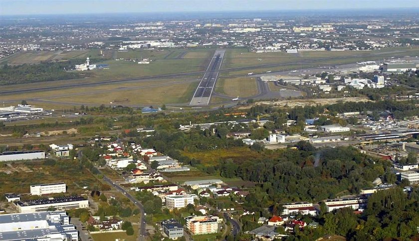 Horror 230 pasażerów. Samolot nie może wylądować w Warszawie