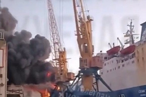 DRAMA NA CRNOM MORU Pogođen turski brod u ključnoj ukrajinskom luci: Moćni Iskander izazvao OPŠTI HAOS (VIDEO)