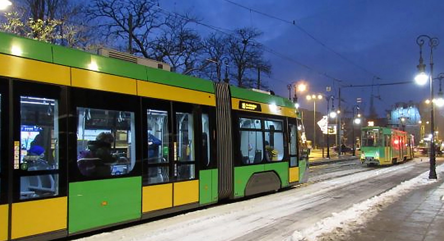 Na sylwestrowy bal czy domową imprezę w Poznaniu najlepiej nie wybrać się zbyt późno, bo od godz. 21.00 nie będą jeździć już żadne dzienne tramwaje