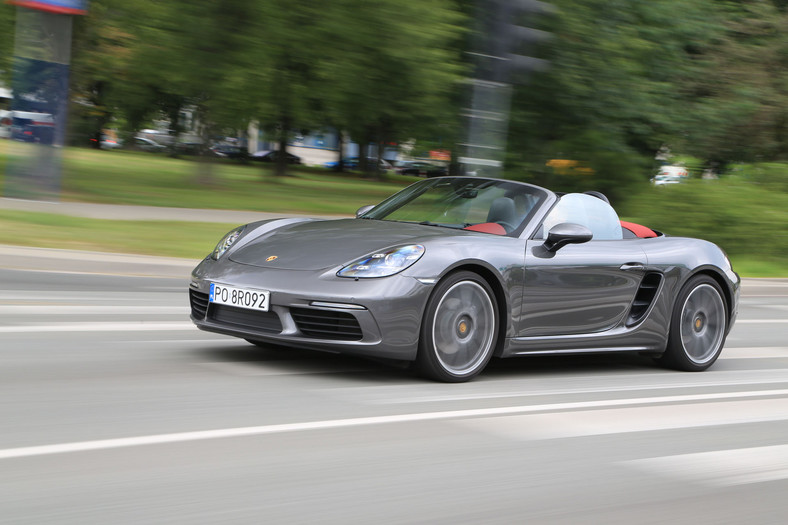 Porsche 718 Boxster - mniej, ale też i więcej!