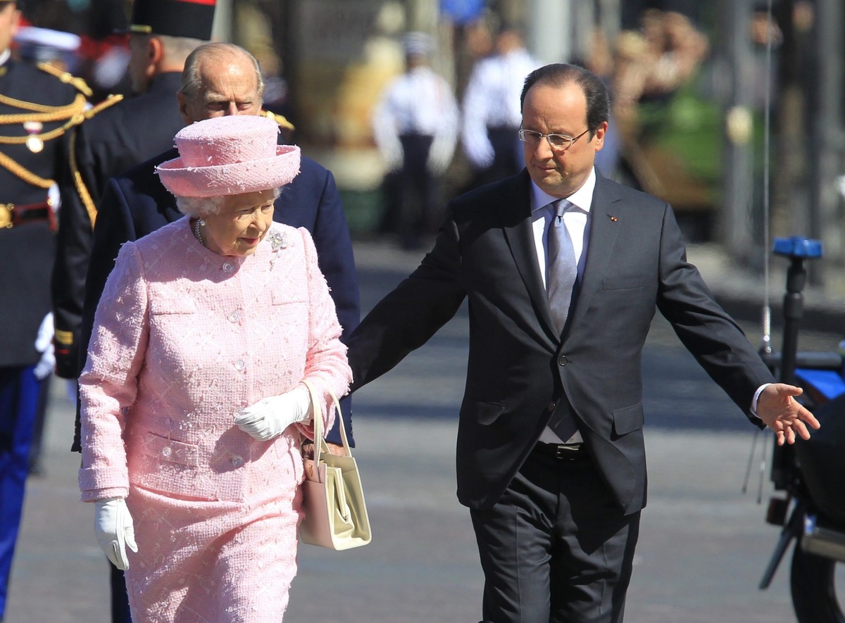 Elżbieta II i Francois Hollande EPA/JACQUES BRINON