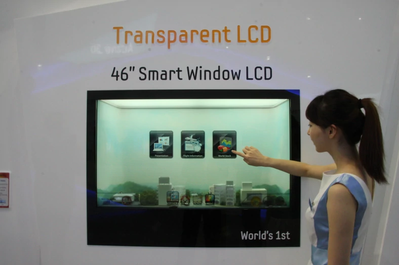 transparentny-panel-lcd