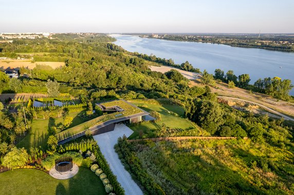 Dom 35.35 malowniczo usytuowany na nadwiślańskiej skarpie