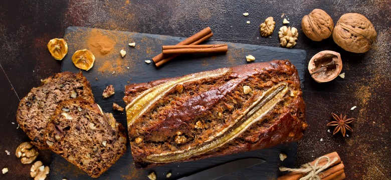 Chlebek bananowy z gorzką czekoladą i orzechami. Jesienno-zimowy hit od Jakuba Kuronia