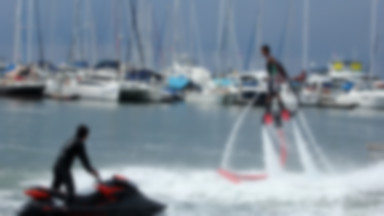 Flyboard - latanie na strumieniu wody