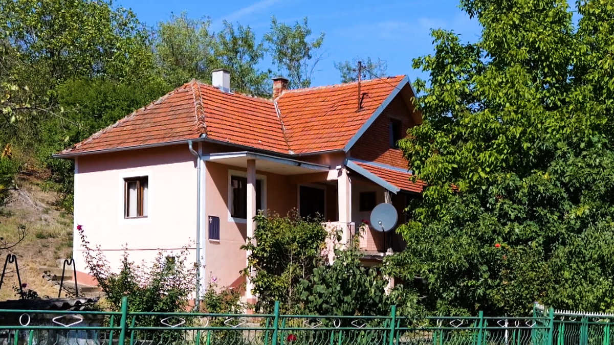 Pevačica u selu Grejač slavi sa porodicom Uskrs, sprema se BOGATA TRPEZA: 