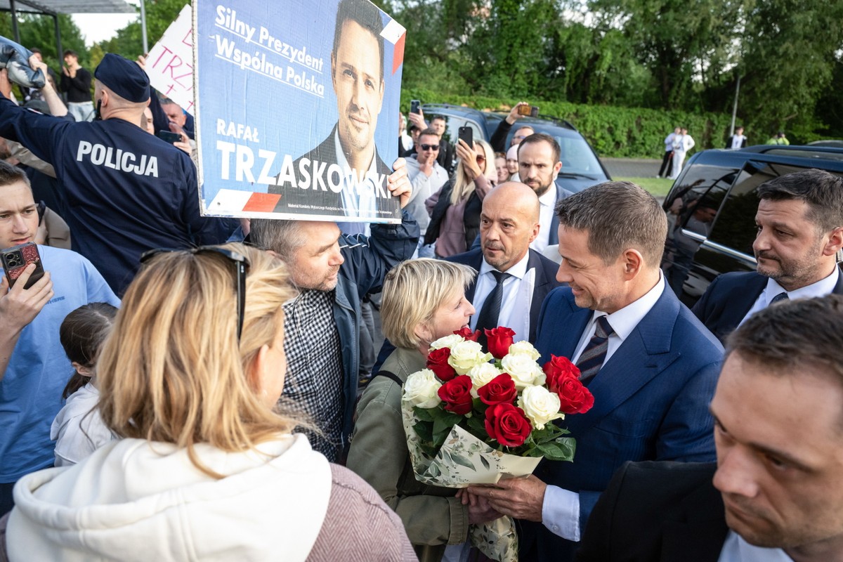 Rafał Trzaskowski przed spotkaniem z Mentzenem