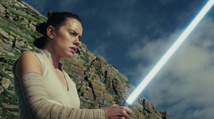 Rey (Daisy Ridley) új kalandjai a héten kerülnek
a magyar mozikba