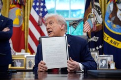 Trump odtajni rządowe dokumenty o UFO. 'W związku z ogromnym zainteresowaniem'