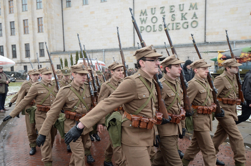 Defilady, kwiaty i przypowieść prezydenta o bandytach i milicjantach. Tak obchodzono Dzień Żołnierzy Wyklętych