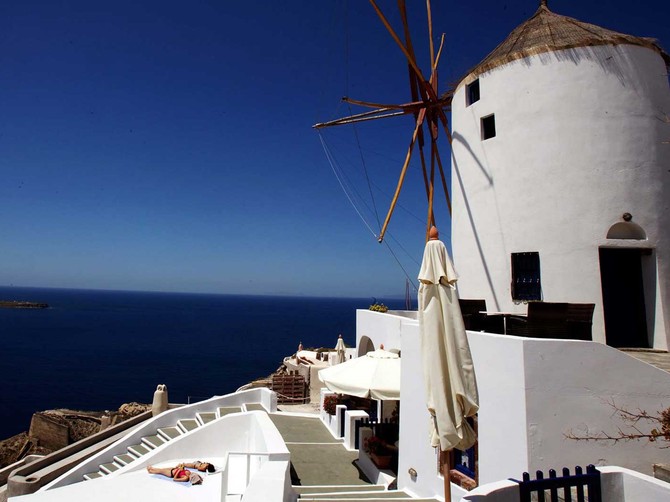 1414_web-santorini-foto--AFP