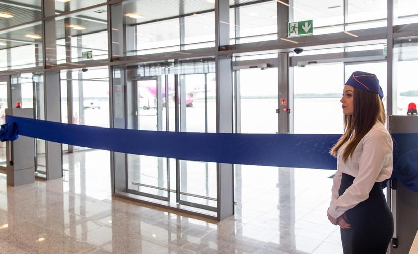 Nowy obiekt ma powierzchnię ok. 7 tys. mkw z czego większość powierzchni zajmie strefa odbioru bagażu.<br><br>fot. (ag/cat) PAP/ Andrzej Grygiel