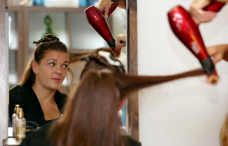 Agnieszka Radwańska u fryzjera przed meczem z Na Li w ćwierćfinale Australian Open