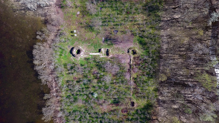 Kupinik je vodeni grad, izgrađen na ostrvu usred močvare