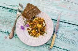 Jajecznica z kurkami od Ewy Wachowicz. Wyjątkowy przepis z sekretnym składnikiem