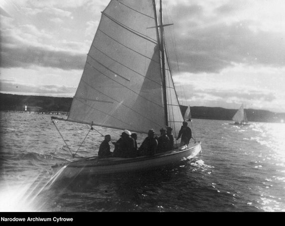 Regaty żeglarskie w Chojnicach - rok 1936 - zdjęcie pochodzi z archiwów Narodowego Archiwum Cyfrowego