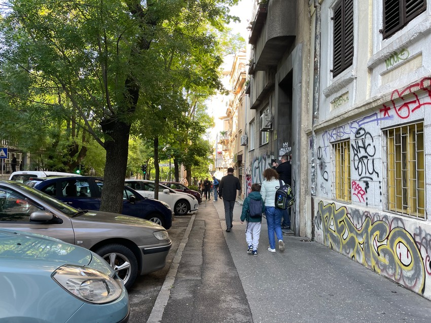 Deca u pratnji roditelja dolaze u OŠ "Vladislav Ribnikar"