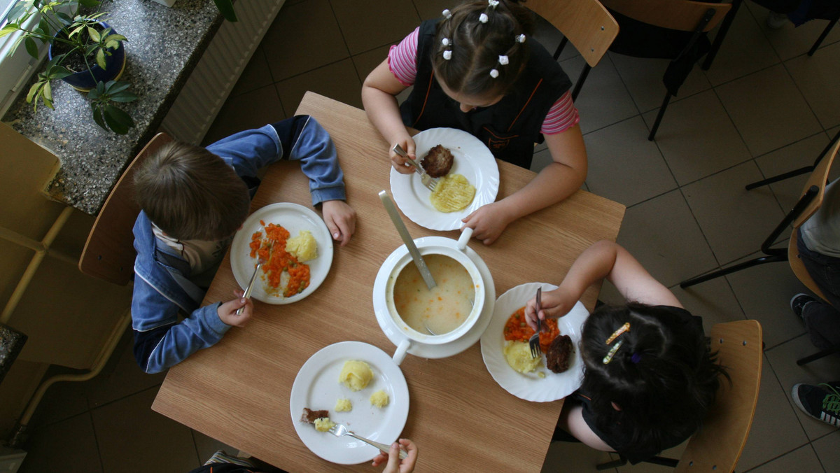 - Rozmiary biedy wśród dzieci są od lat zatrważająco wysokie - stwierdza Niemiecki Związek Ochrony Dzieci.  Doniesienia te potwierdzają nie tylko organizatorzy pomocy dla najbiedniejszych, ale także oficjalne raporty.