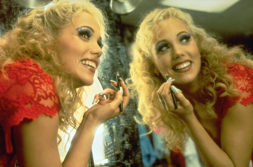 Elizabeth Berkley w filmie "Showgirls" (1995)
