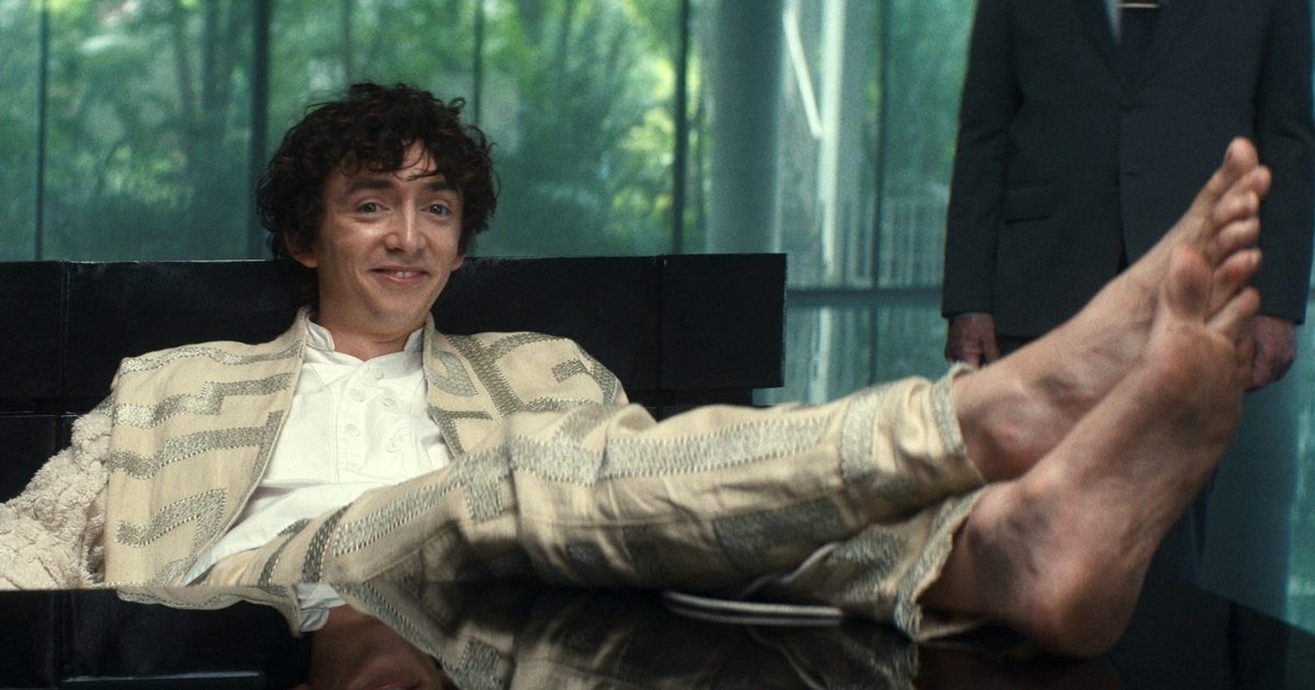 'Alien: Earth' features a barefoot trillionaire. He echoes 'what's ...