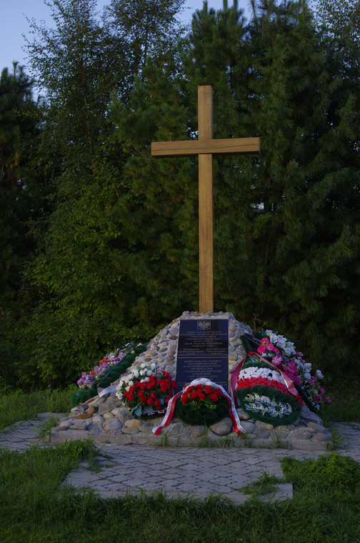 Krzyż upamiętanijący bitwę Powstania Zabajkalskiego. Okolice wsi Miszycha, południowo-wschodni brzeg jeziora Bajkał., 2013 r.
