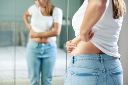 Chcesz uniknąć tycia? Naukowcy podpowiadają: Nie jedz po tej godzinie