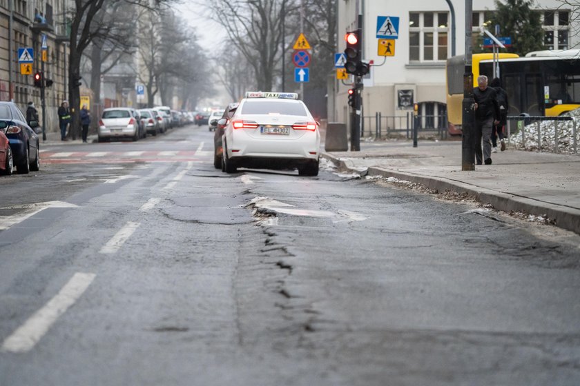 Łatają, ale końca nie widać