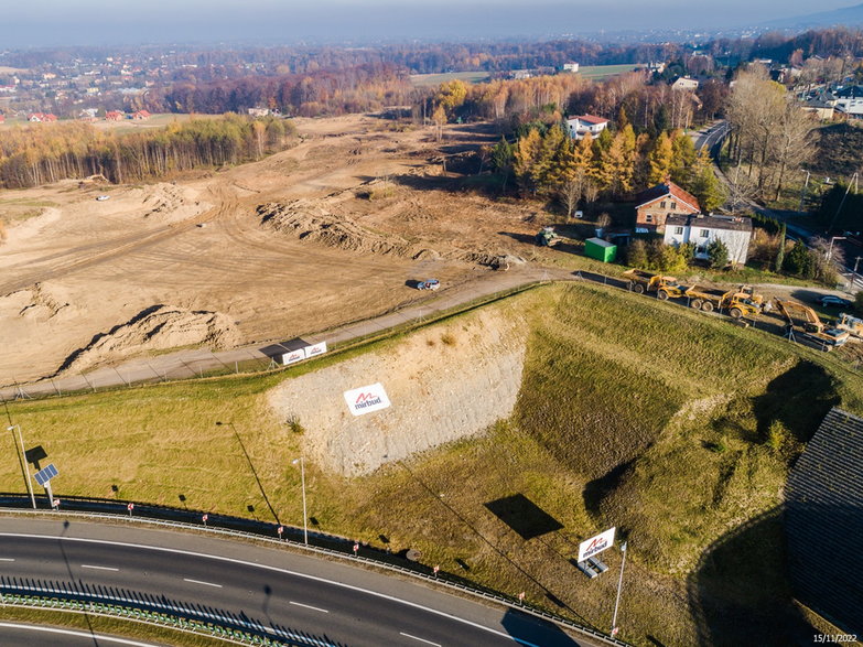 Budowa drogi ekspresowej S-1 - odcinek Dankowice - węzeł Suchy Potok - zdjęcia z drona - 15.11.2022 - autor: GDDKiA