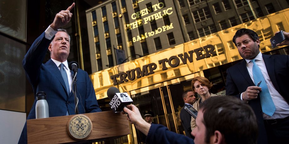 De Blasio speaks in front of Trump Tower after his meeting with president-elect Donald Trump, November 16, 2016.