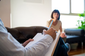 Pszichológiai tanácsadással segítik a covid után visszatérő munkavállalókat