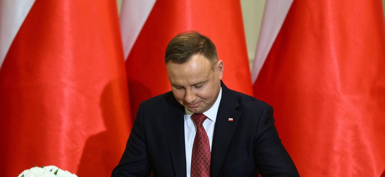 Prezydent podpisał nowelizację prawa oświatowego. Zwiększy ona wpływ MON na klasy mundurowe