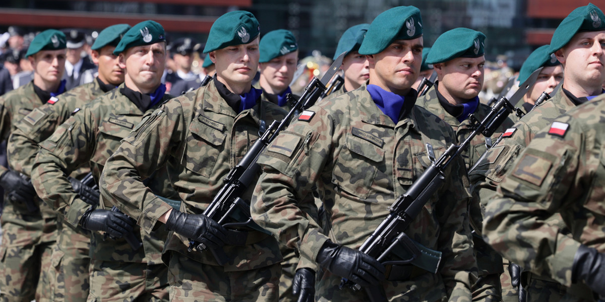 W efekcie ostatnich podwyżek średnie uposażenie zasadnicze w polskiej armii wzrosło o 677 zł brutto 
