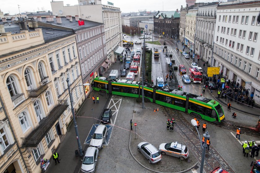 Tramwaj wbił się w sklep