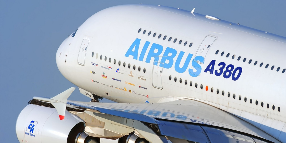 Airbus A380 to największy pasażerski samolot świata. To europejska odpowiedź na amerykańskiego Boeinga 747