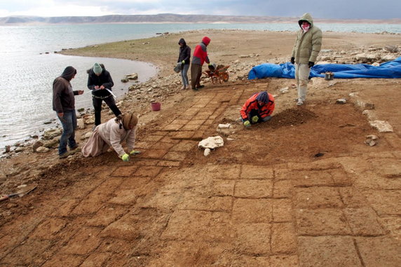 Prace archeologiczne w Kemune/Zakhiku