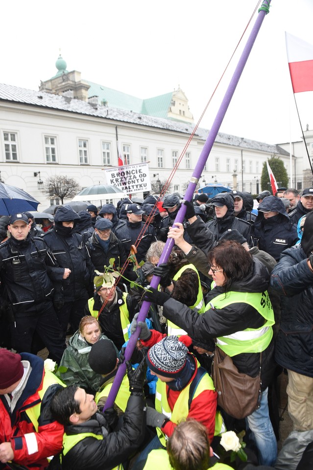 WARSZAWA MIESIĘCZNICA SMOLEŃSKA OBYWATELE RP (manifestacja)