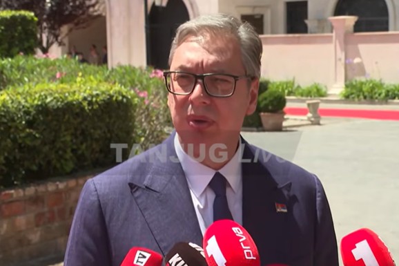 "MAKRON NAHVALIO NAŠU ZEMLJU" Vučić u Tivtu: Svi primećuju ekonomski napredak (FOTO, VIDEO)