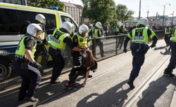 Goeteborg płonie. Demonstranci podpalili kilkadziesiąt samochodów