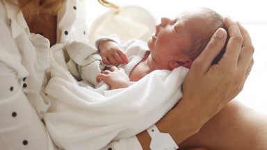 Szwy po porodzie – nacięcie krocza, zdjęcie szwów, higiena i pielęgnacja
