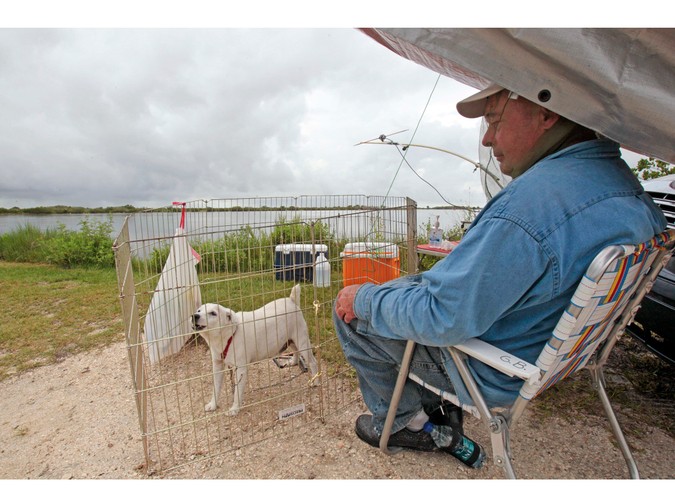 George Bailey z Sherwood w Arkansas był świadkiem startu pierwszego promu kosmicznego. Teraz ze swoim psem Chipperem przyjechał na Florydę, żeby zobaczyć start ostatniego wahadłowca
