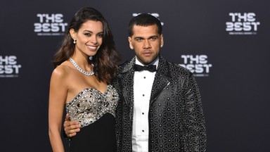 Dani Alves z ukochaną na gali FIFA. Piłkarz Juventusu zaszalał ze stylizacją