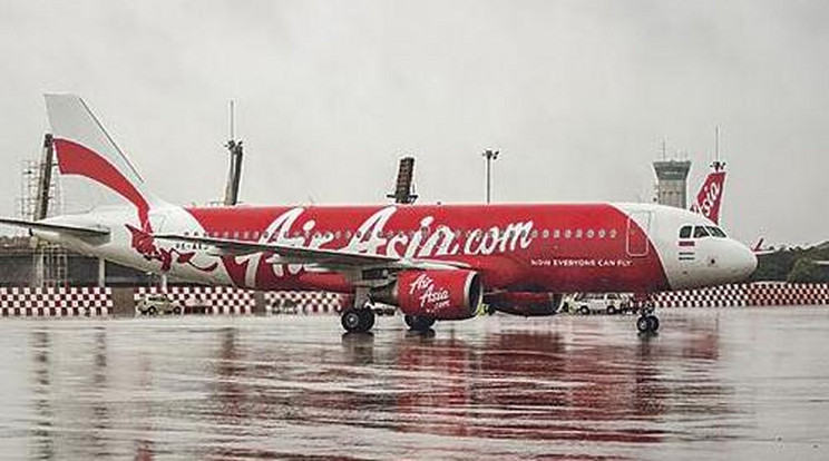 Sikeres landolás után tört ketté az AirAsia gépe
