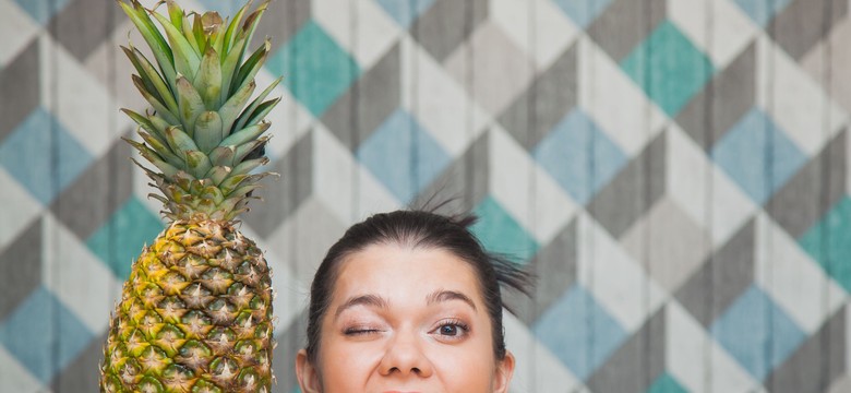 Mleko szkodzi? Ananas wcale nie spala tłuszczu. Bzdury i mity obalone